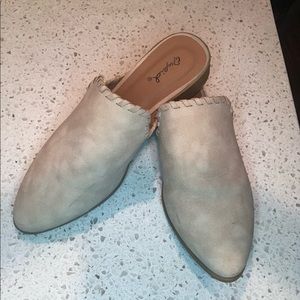 BEIGE FLAT MULES!